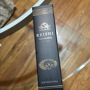 Tooth paste Black and Gold Box 
With Reshi mashroom 4.23oz